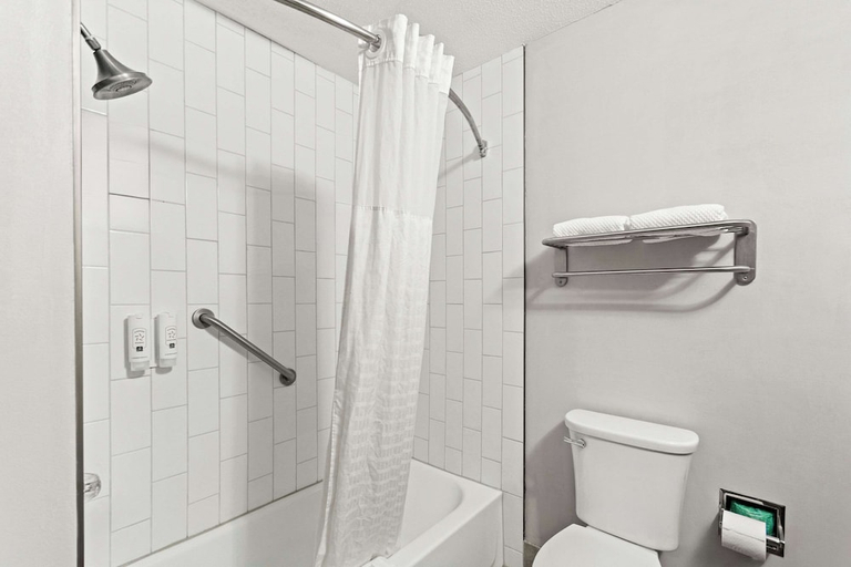 Bathroom 4, Quality Inn Dry Ridge, Grant