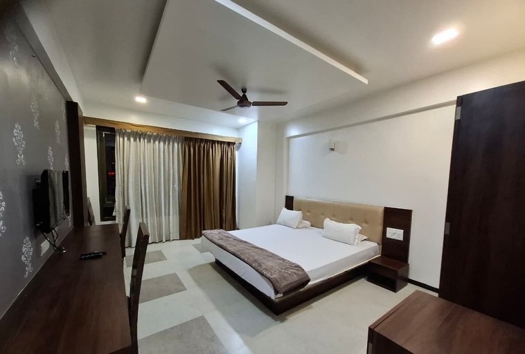 Bedroom 2, Hotel Pride Executive, Satara