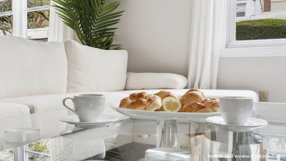 Dining 4, Prime Luxe 3-BR NYC - Free Parking, Westchester