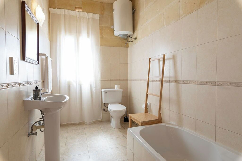 Bathroom 3, Tal-Kitarra Villa