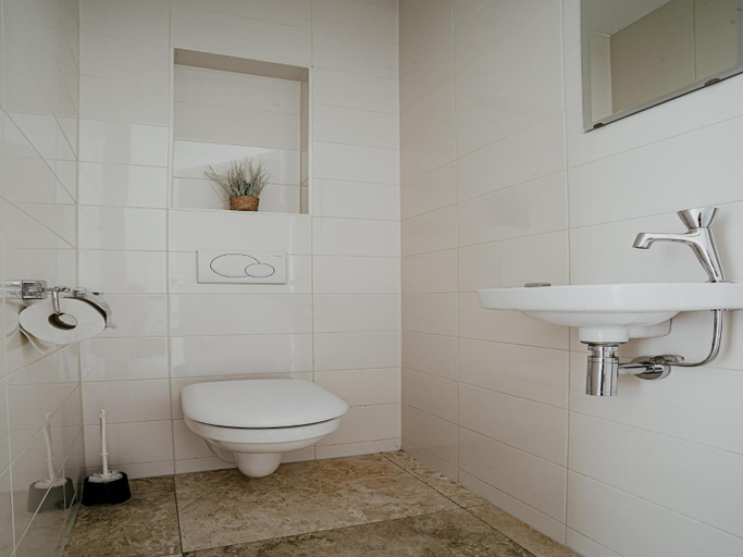 Bathroom 3, Apartment by the Beach with Sea Views, Bergen