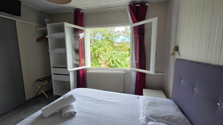 Bedroom 2, Hotel Restaurant Mas Le Chatelet, Pyrénées-Orientales
