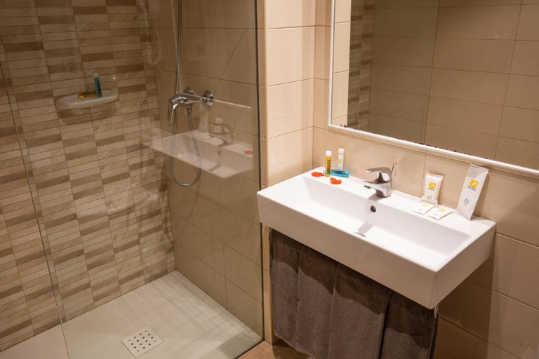 Bathroom 3, R2 Cala Millor Beach Apartment, Baleares