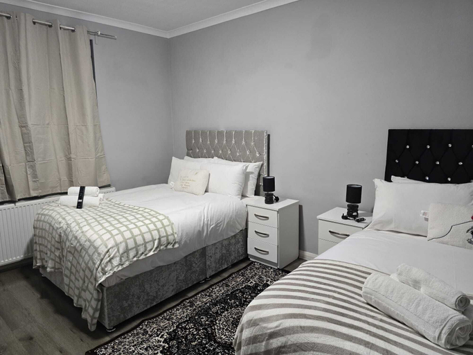 Room 4, Heathrow roomzzzz B&B, London
