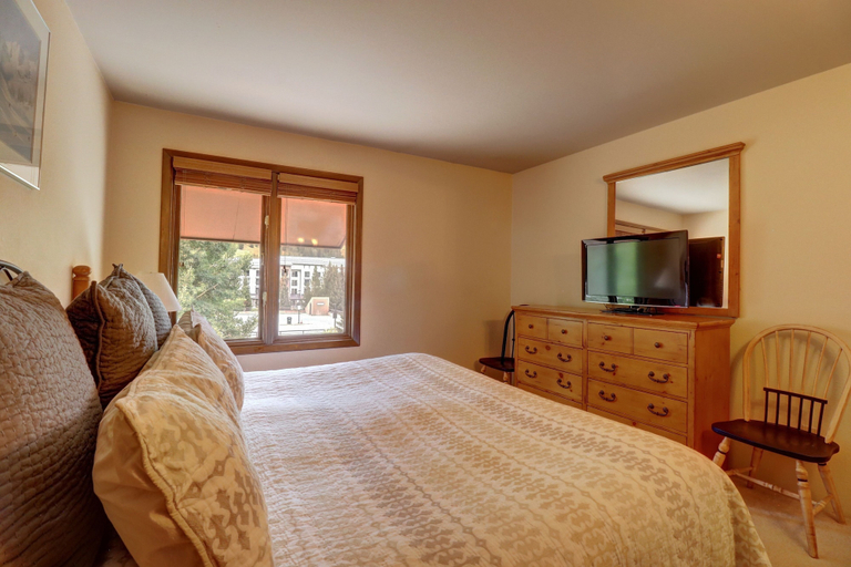Room 5, Ten Mile Haus A-6 2br 2ba 2 Bedroom Condo, Summit