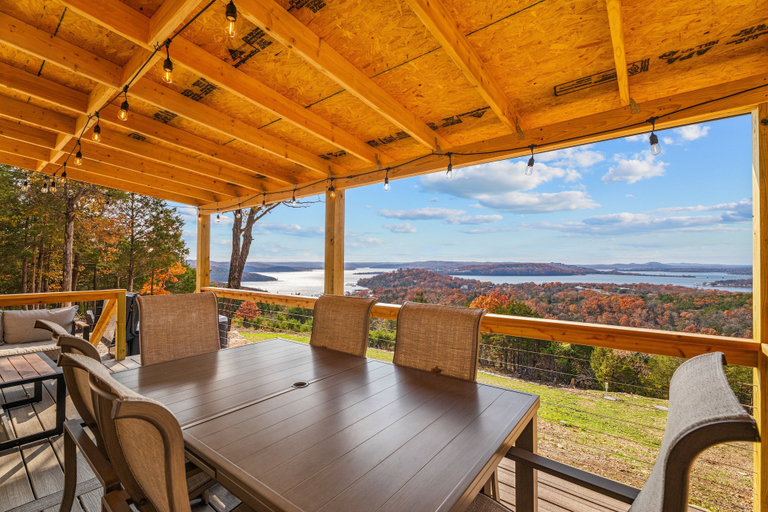 Outdoor dining 5, P-bay The Roost 1 Bedroom Home, Stone