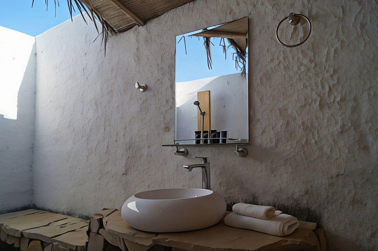 Bathroom 4, Ras Al Jinz Turtle Reserve, Sur
