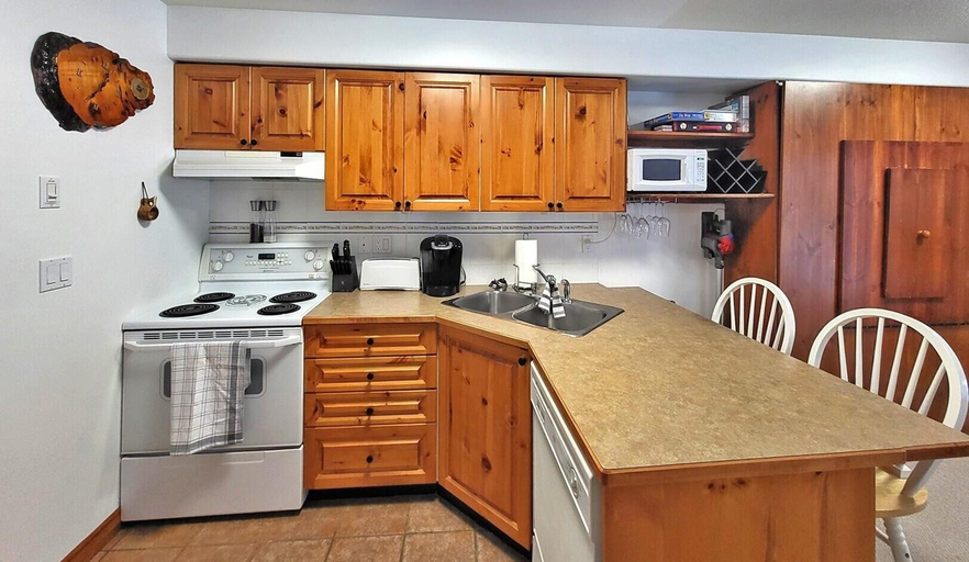 Private kitchen, Timberline Village #12 Home, Thompson-Nicola