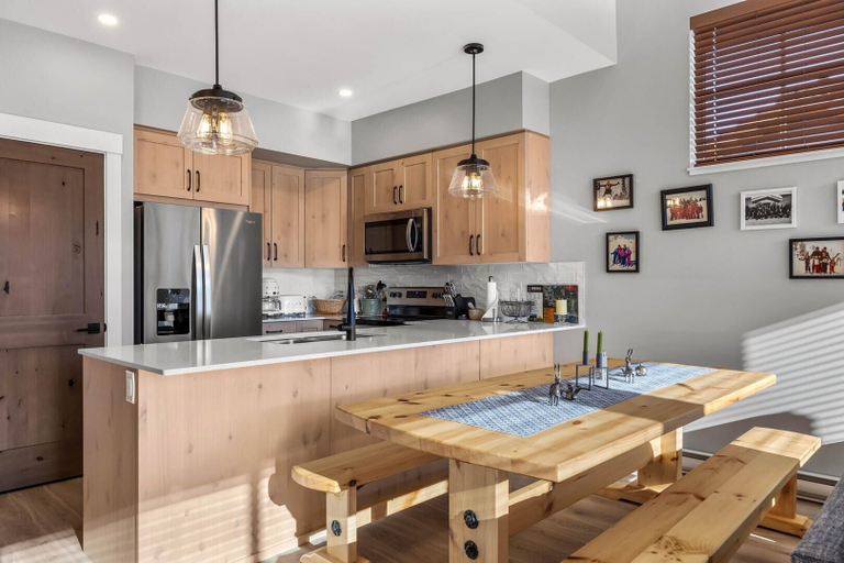 Dining, Powder Heights #15 3 Bedroom Home, Thompson-Nicola