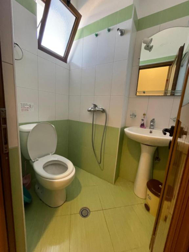 Bathroom 5, Resol Hotel, Sarandës