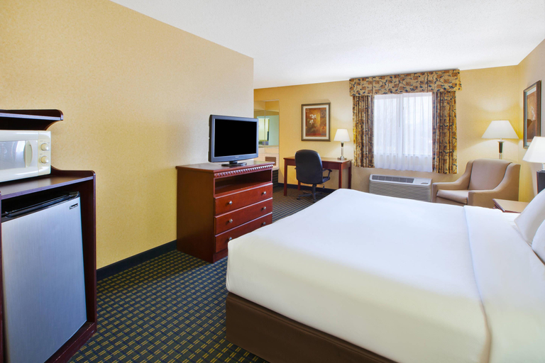 Bedroom 5, Quality Inn Marshall, Calhoun