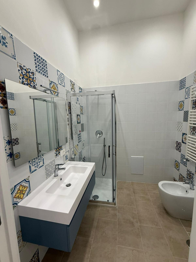 Bathroom 5, Minichino House B&B, Napoli