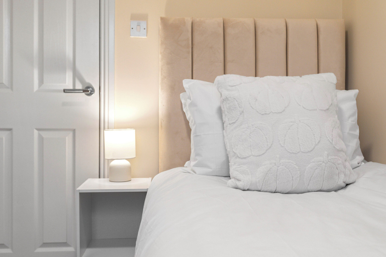 Room 3, Urban Elegance 5-Bed Glasgow Home, Glasgow