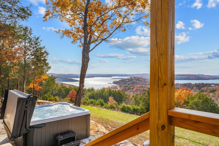 Outdoor spa tub 2, P-bay The Roost 1 Bedroom Home, Stone