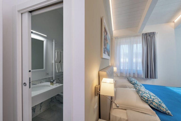 Bedroom 4, Coral White, Napoli