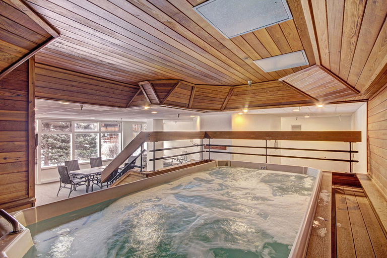 Indoor spa tub 5, VS641H Village Square 1Br 1Ba Hotel Room, Summit