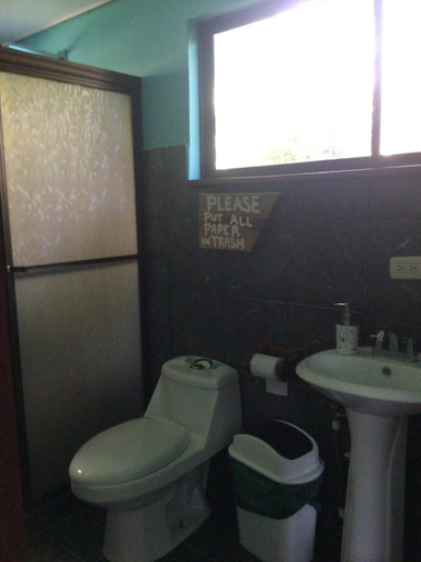 Bathroom 3, Jodokus Inn, Puntarenas