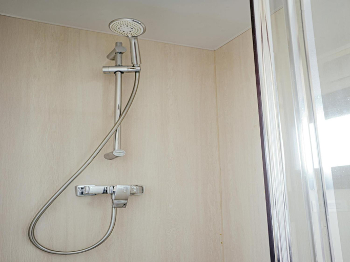 Bathroom 5, Houseboat at Marina with Lake Views, Uitgeest