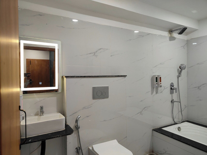 Bathroom 5, Hotel The Muffet, Indore