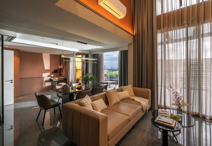 Room 4, Luxury Residence at Metropole, District 2