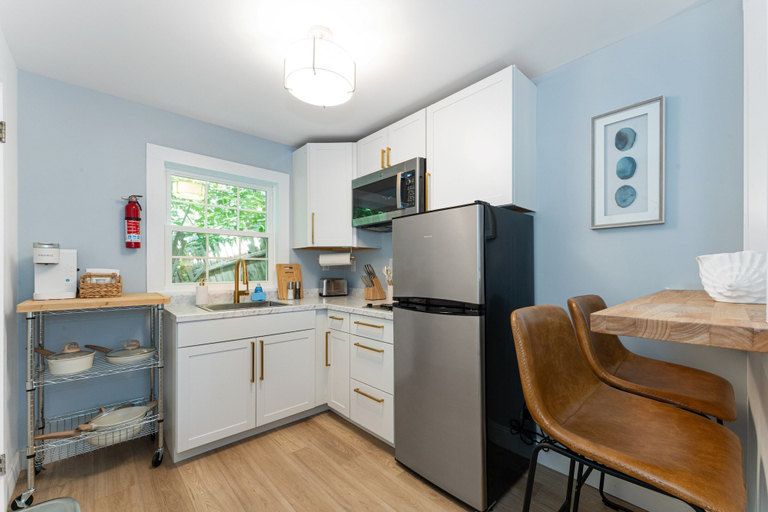 Private kitchen 2, Sunset Suites, York