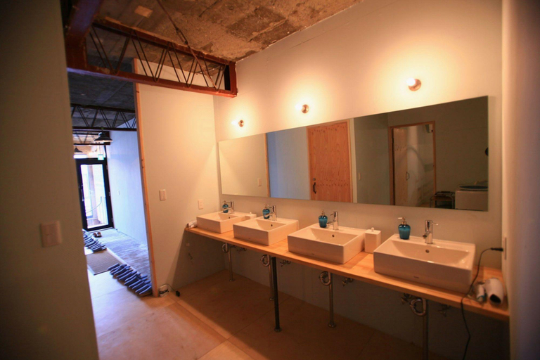 Bathroom 5, Kamp Houkan-cho Backpacker's Inn and Lounge, Okayama