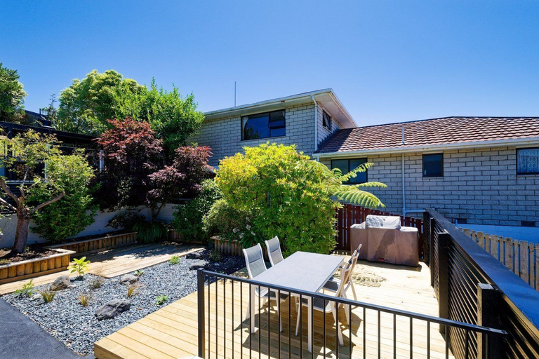 Terrace/patio 2, Ocean & Mountain Views 3-bedroom Home, Kaikoura