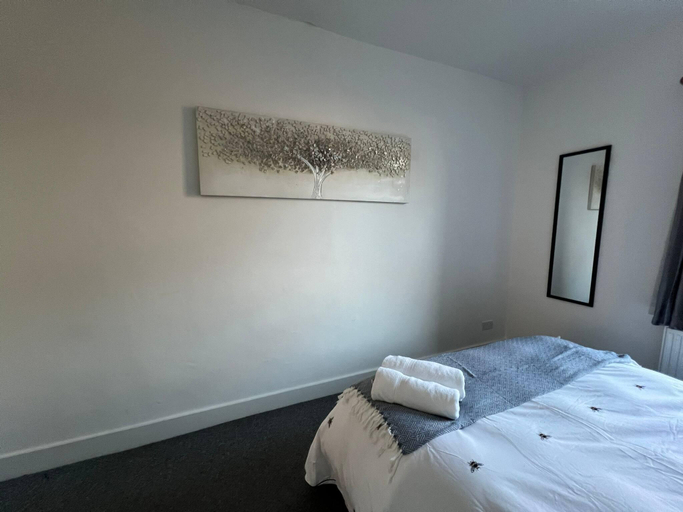 Bedroom 3, Hill Grove 2 Bedroom Apartment, Southend-on-Sea