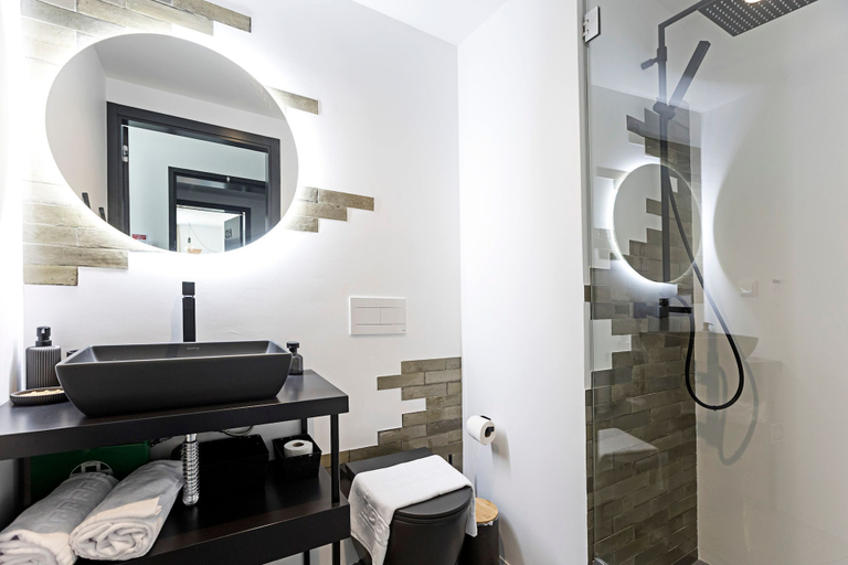 Bathroom 5, Regras Apartments & Garden A14 by Benefit Collection, Porto