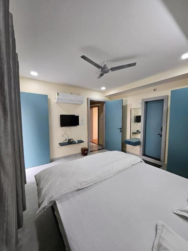Room 5, Gokul hotel, West Nimar