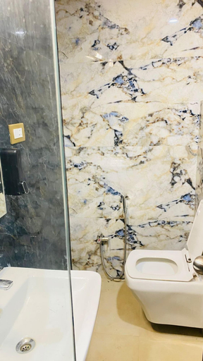 Bathroom 3, Skyer Inn Hotel, Lucknow