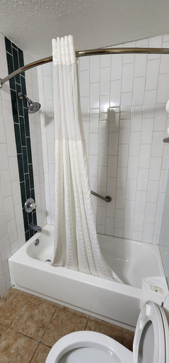 Bathroom 3, Quality Inn Dry Ridge, Grant