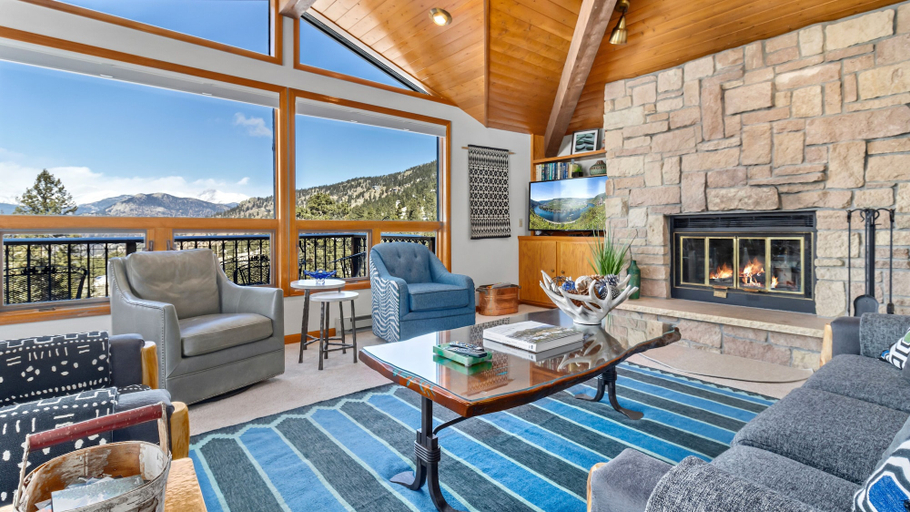 Living area 4, Primavista Luxury At Windcliff 3 Bedroom Condo by RedAwning, Larimer