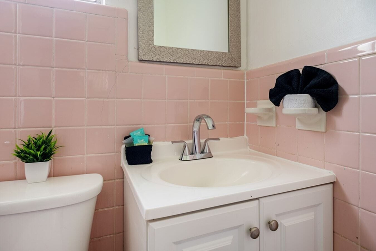 Floor plan 4, Cozy Browntown Room for 4: Wi-fi & Free Parking, Wayne