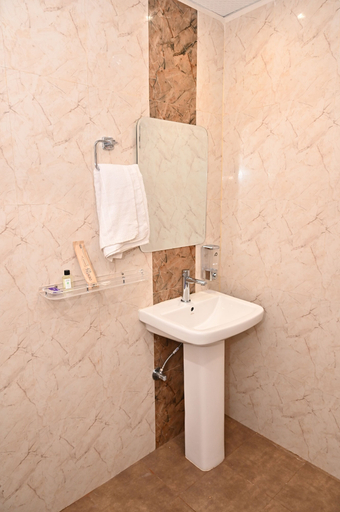 Bathroom 2, Hotel Pinaka, Pratapgarh