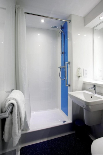 Bathroom 3, Travelodge Birmingham Central Newhall Street, Birmingham