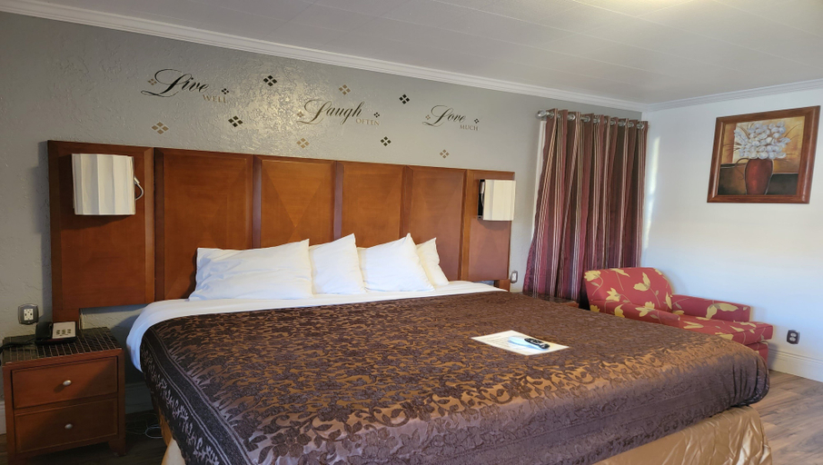 Bedroom 4, Mountain Star Inn, Iron