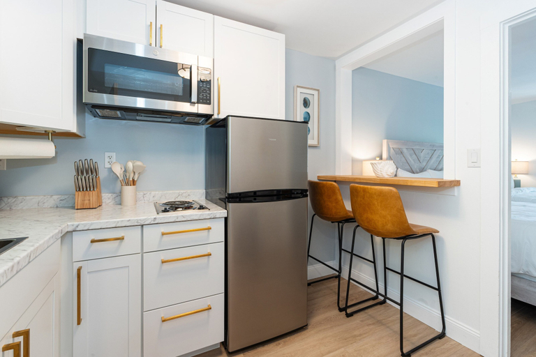 Private kitchen 4, Sunset Suites, York