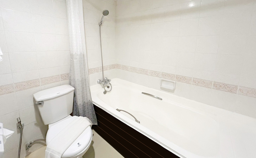 Bathroom 3, Ayothaya Riverside Hotel, Phra Nakhon Si Ayutthaya
