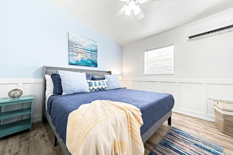 Room 1, East Gulf Dockside Beach Homes, Pinellas