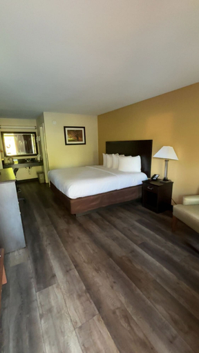 Room 5, Arab Knights Inn, Marshall
