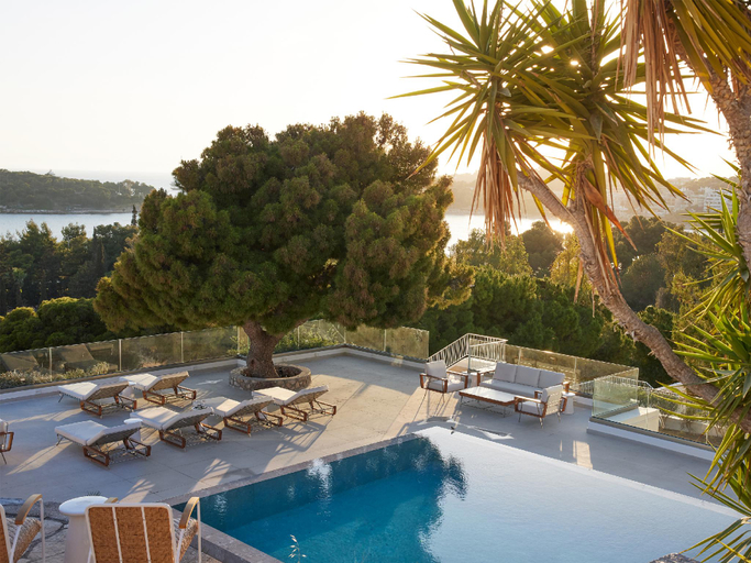 Sport & Beauty 2, The Roc Club, A Hotel to Live, Attica