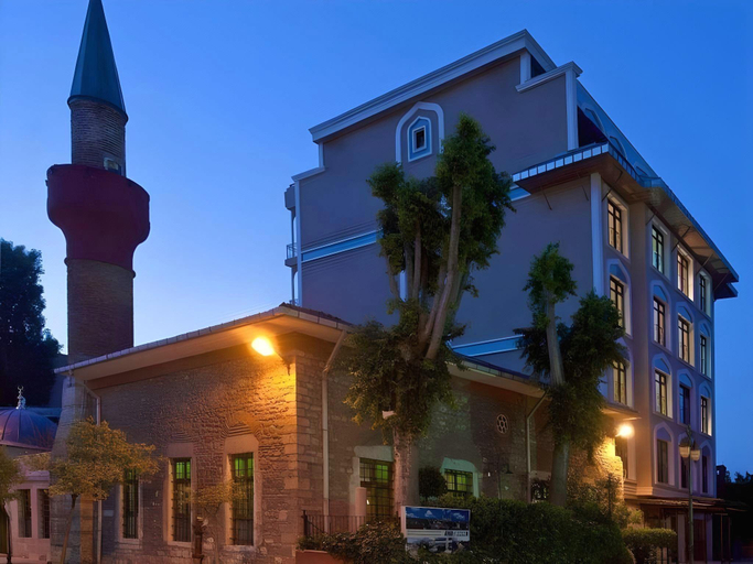 Exterior & Views