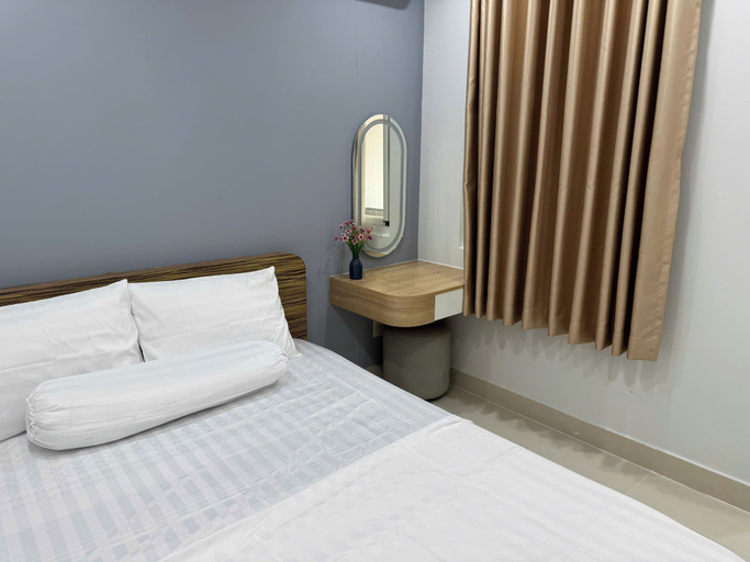Room 5, Sky Garden 3 Apartment by Diamond Suite, District 3