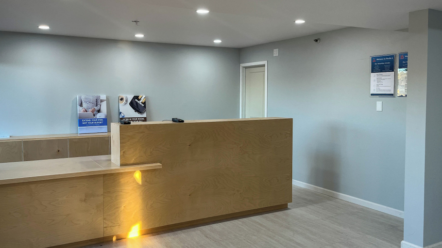 Reception 2, STUDIO 6 Victorville Green Tree Blvd, San Bernardino