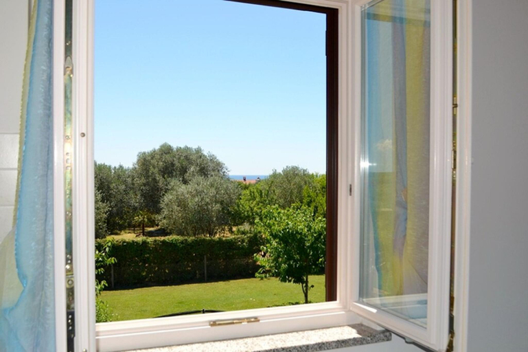 4, Apartment near the beach with garden, Umag