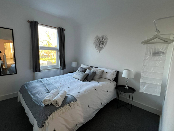 Bedroom 2, Hill Grove 2 Bedroom Apartment, Southend-on-Sea