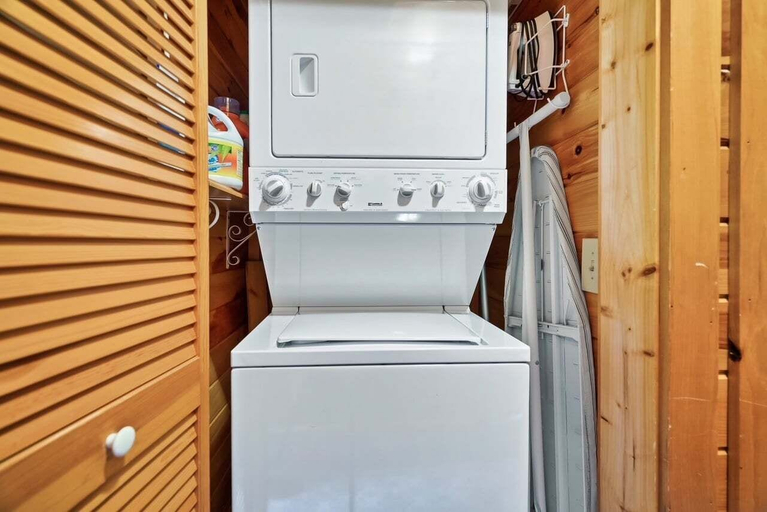 Interior, Manaaki - The Happy Cabin 2 Bedroom Cabin, Sevier