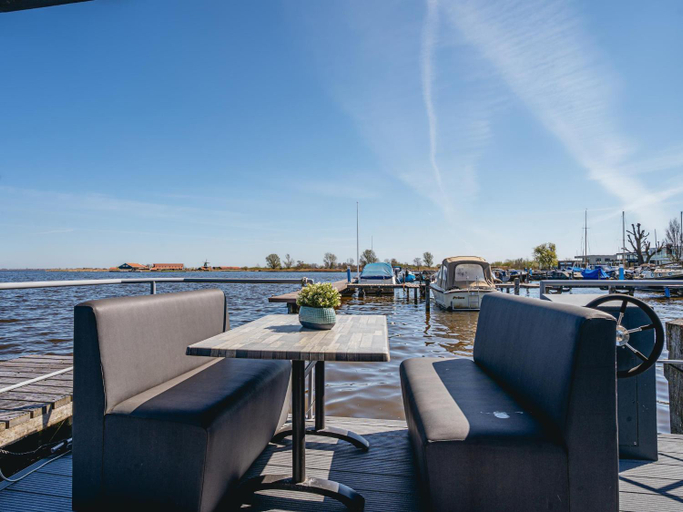 Food & Drinks 4, Luxury Houseboat Getaway, Uitgeest
