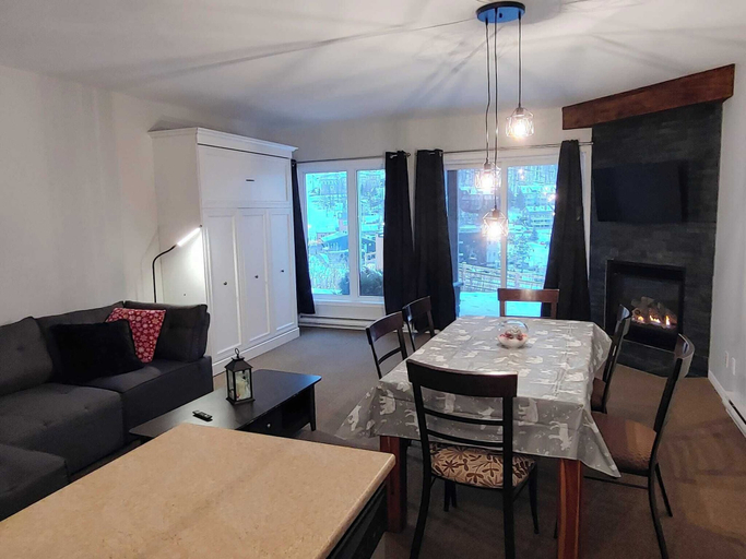 Living area 3, Au pied des pentes, La Haute-Yamaska